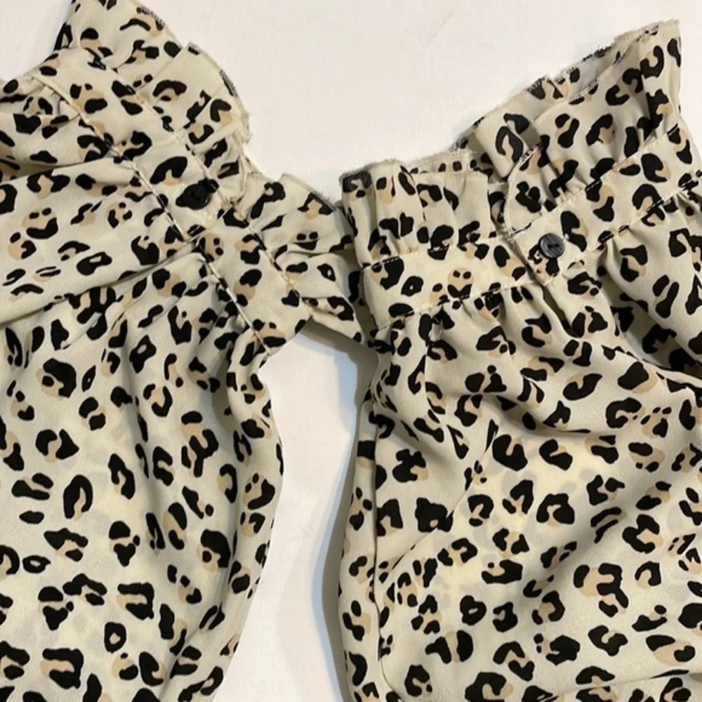 Zac & Rachel blouse animal print long sleeve blouse V Neck leopard Top Sz M